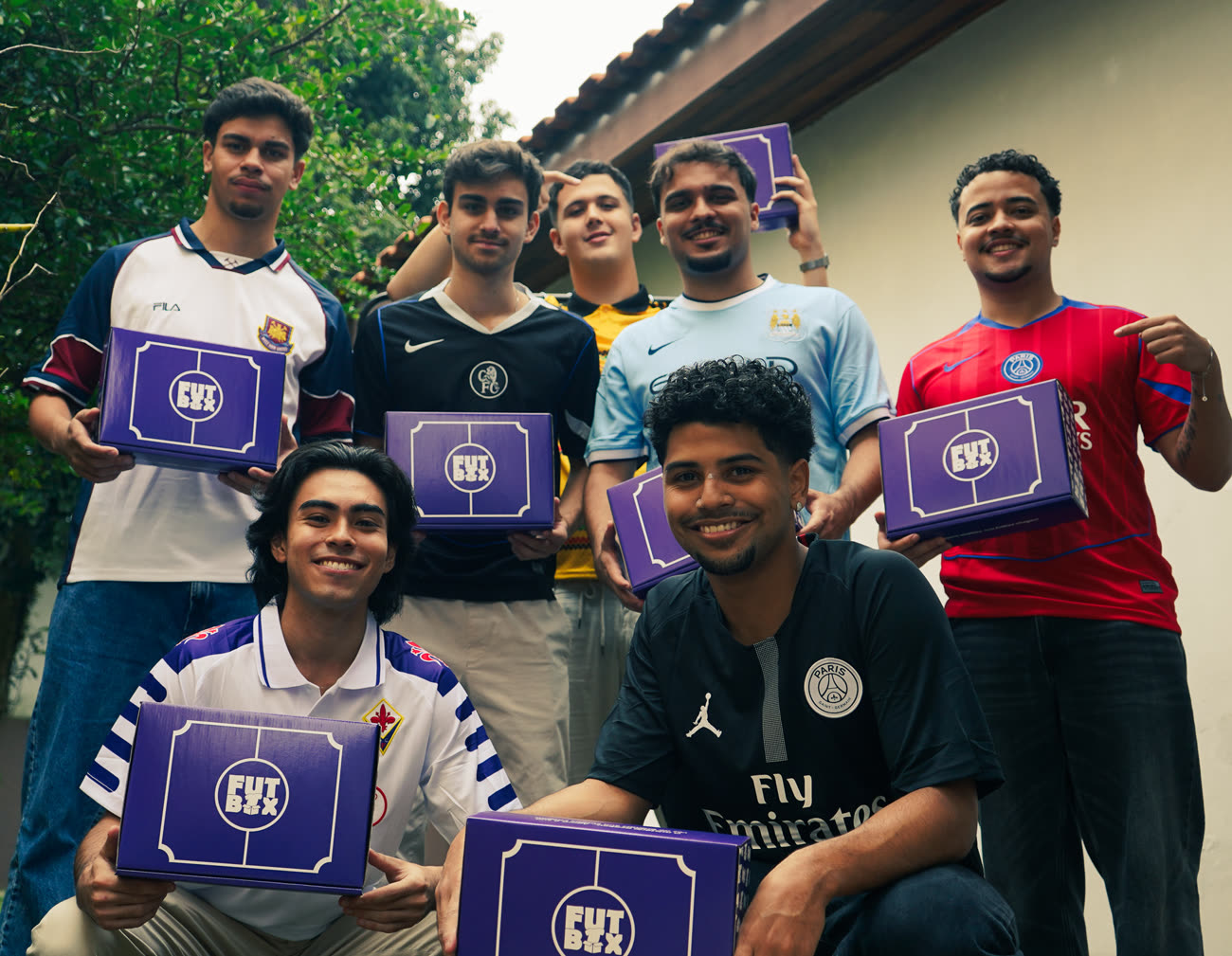 Clientes com suas caixas Futbox
